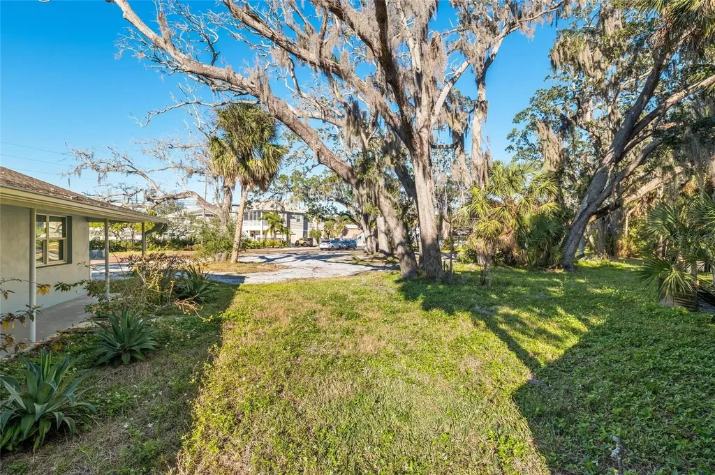 404 Canal Street Tarpon Springs FL 34689