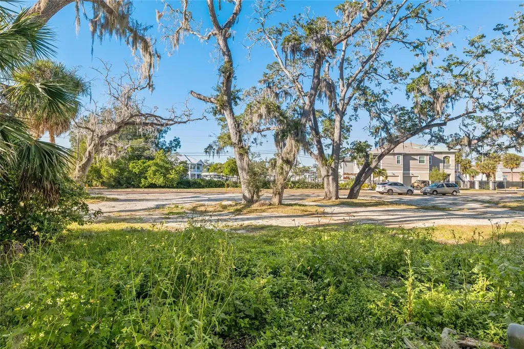404 Canal Street Tarpon Springs FL 34689