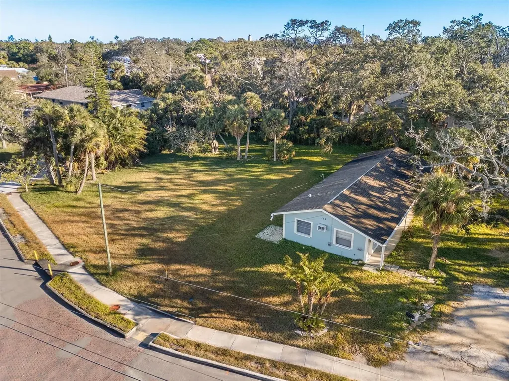 404 Canal Street Tarpon Springs FL 34689