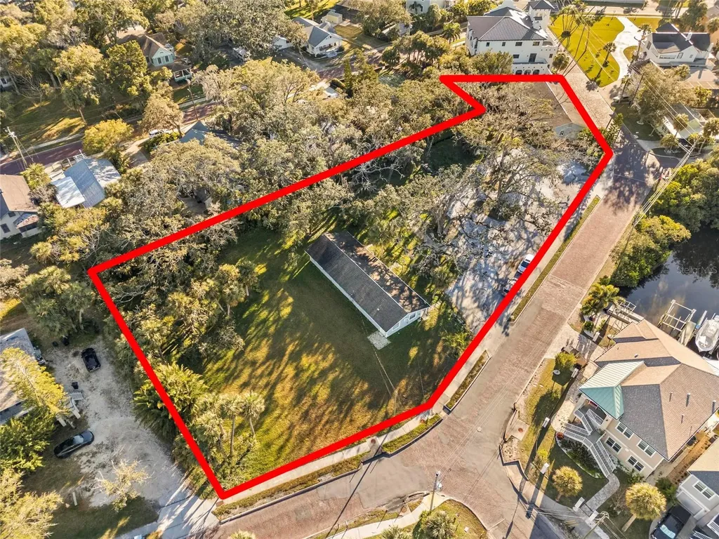 404 Canal Street Tarpon Springs FL 34689