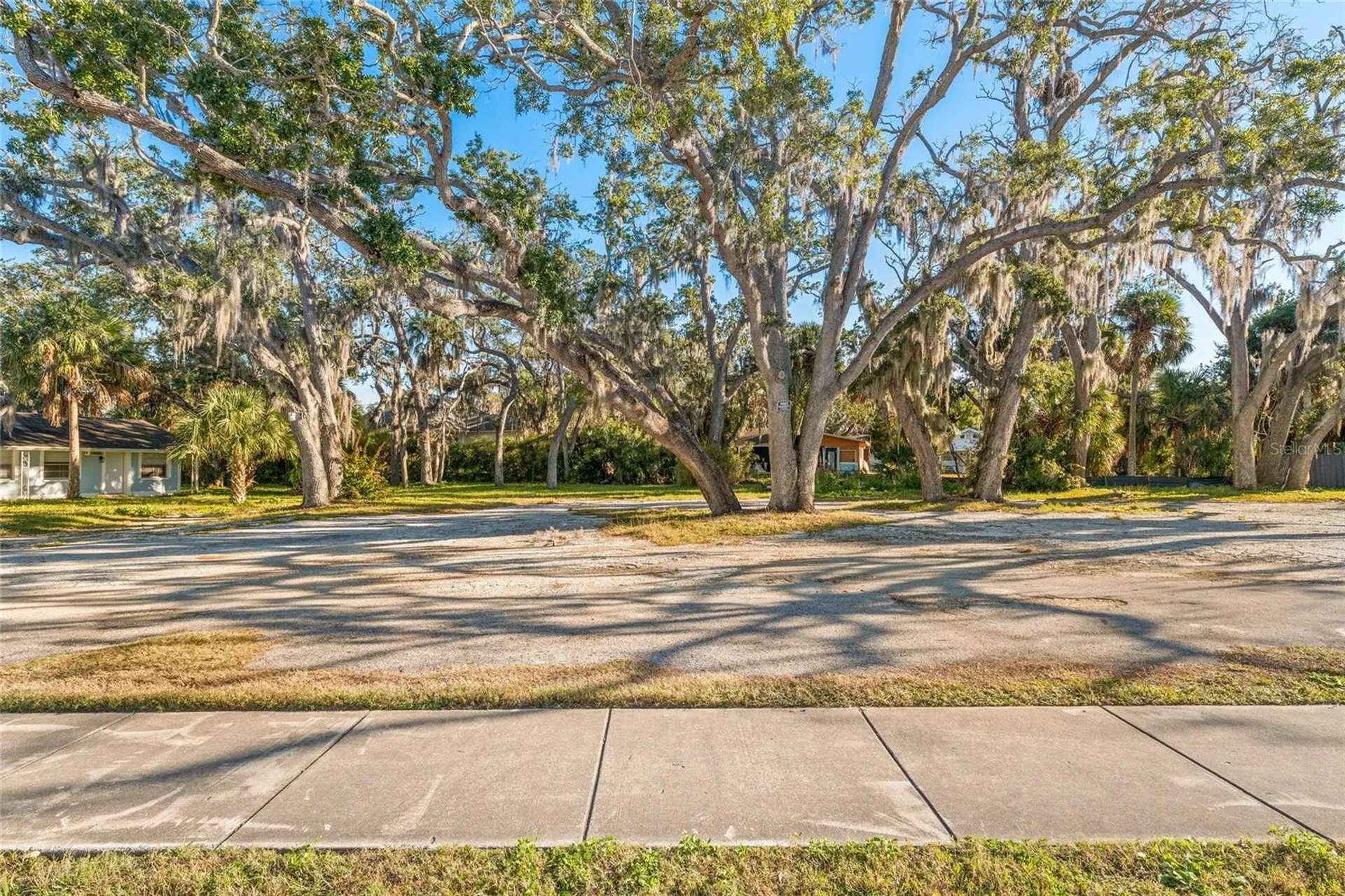 404 Canal Street Tarpon Springs FL 34689