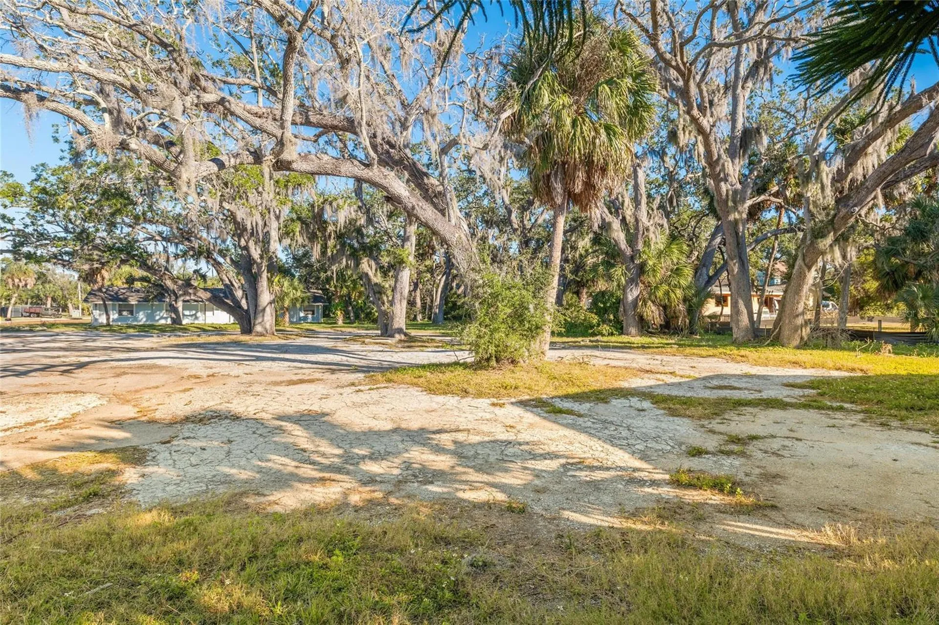 404 Canal Street Tarpon Springs FL 34689