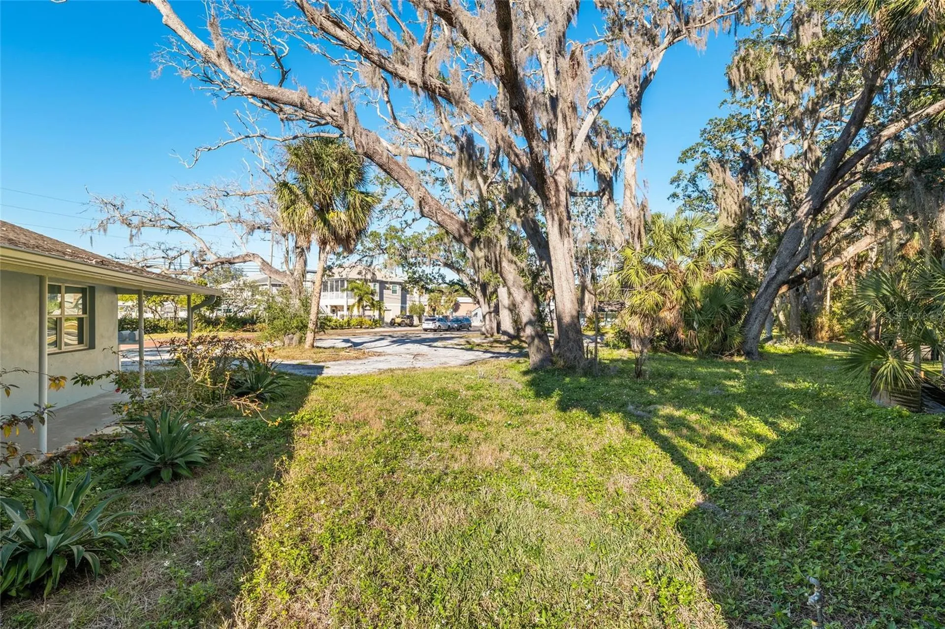 404 Canal Street Tarpon Springs FL 34689