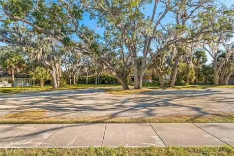 404 Canal Street Tarpon Springs FL 34689
