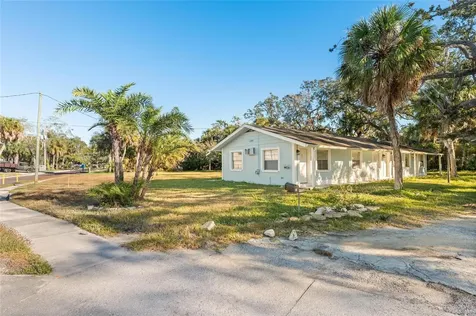 404 Canal Street Tarpon Springs FL 34689