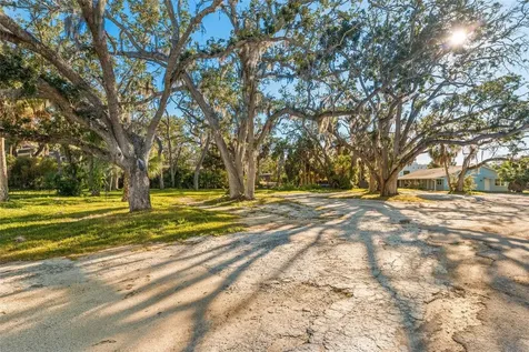 404 Canal Street Tarpon Springs FL 34689