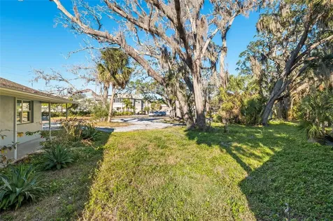 404 Canal Street Tarpon Springs FL 34689