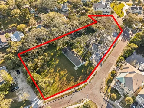 404 Canal Street Tarpon Springs FL 34689