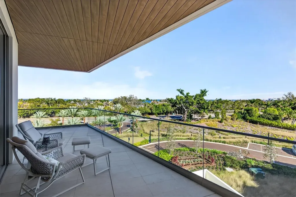 1591 Gulf Of Mexico Drive Longboat Key FL 34228
