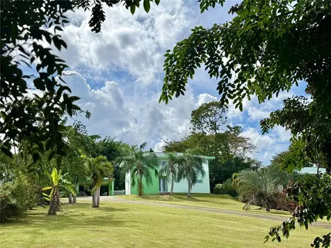 5 Batey Oeste Luquillo PR 00773