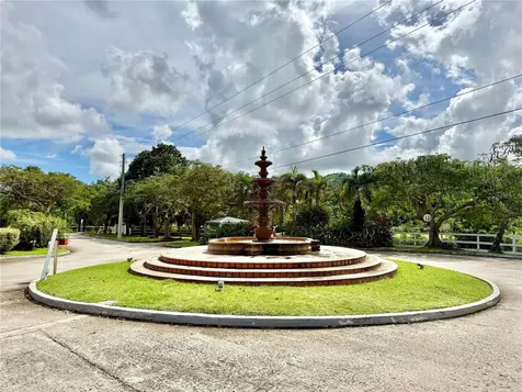 5 Batey Oeste Luquillo PR 00773