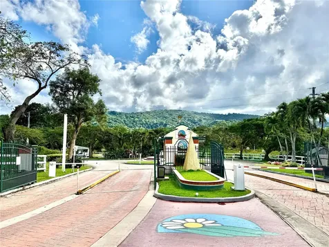 5 Batey Oeste Luquillo PR 00773