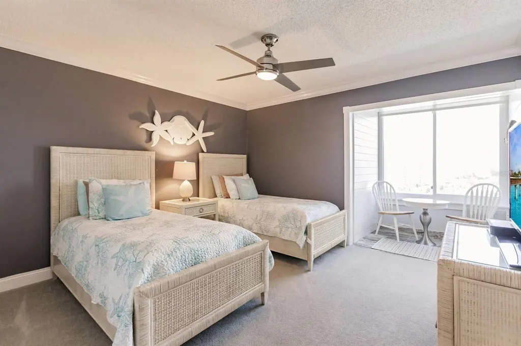 1055 W Peppertree Drive Sarasota FL 34242