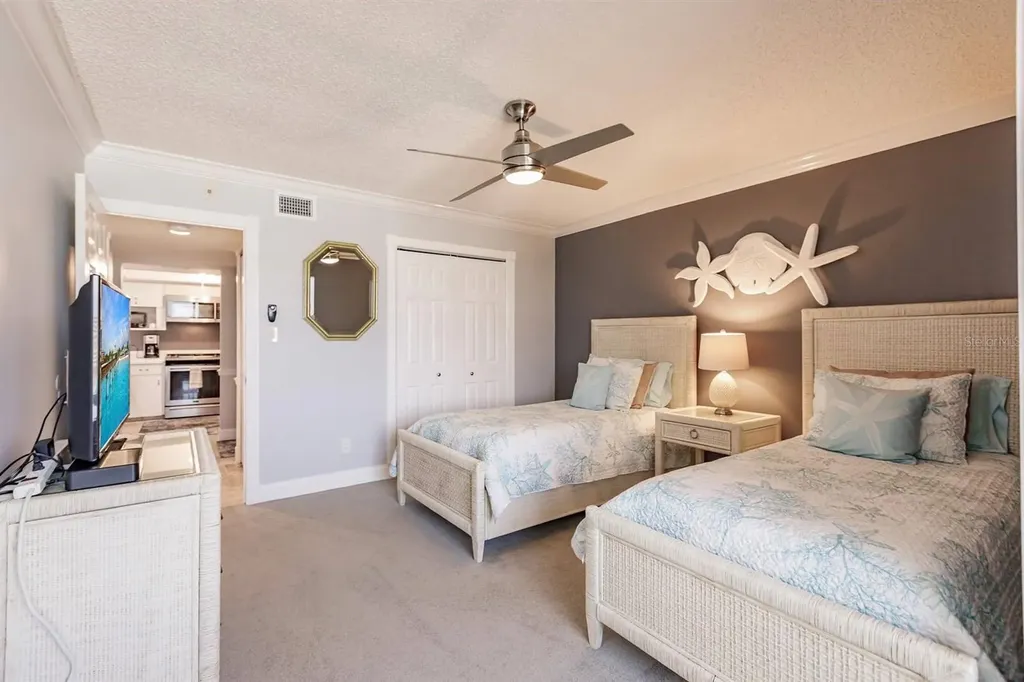 1055 W Peppertree Drive Sarasota FL 34242