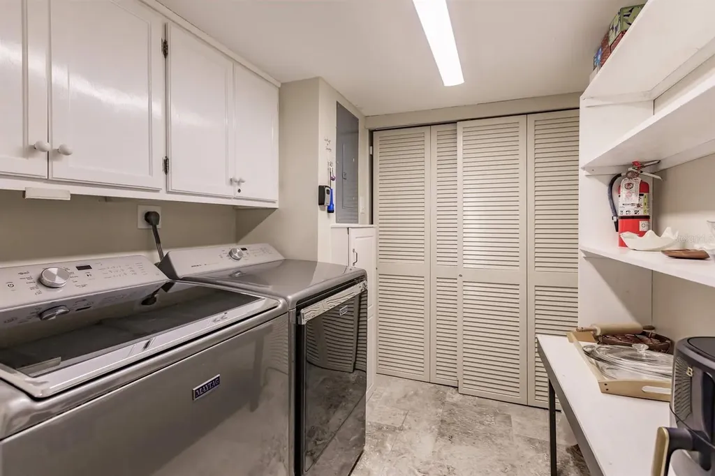 1055 W Peppertree Drive Sarasota FL 34242