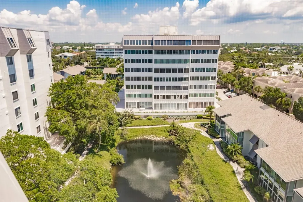 1055 W Peppertree Drive Sarasota FL 34242