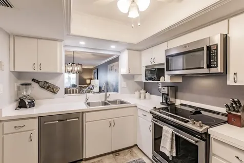 1055 W Peppertree Drive Sarasota FL 34242