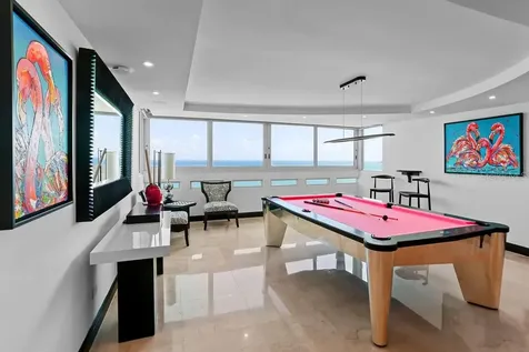4327 Isla Verde Avenue Carolina PR 00979