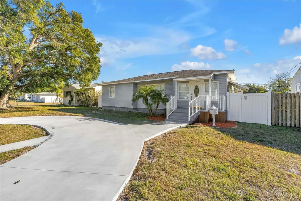 774 40th Avenue NE St Petersburg FL 33703