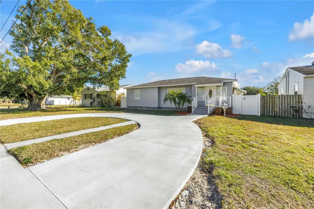 774 40th Avenue NE St Petersburg FL 33703