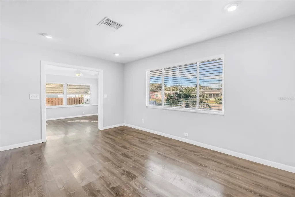 774 40th Avenue NE St Petersburg FL 33703