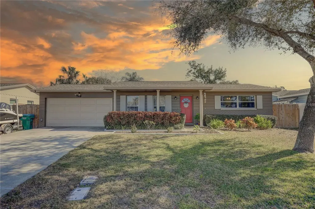8497 137th Street Seminole FL 33776