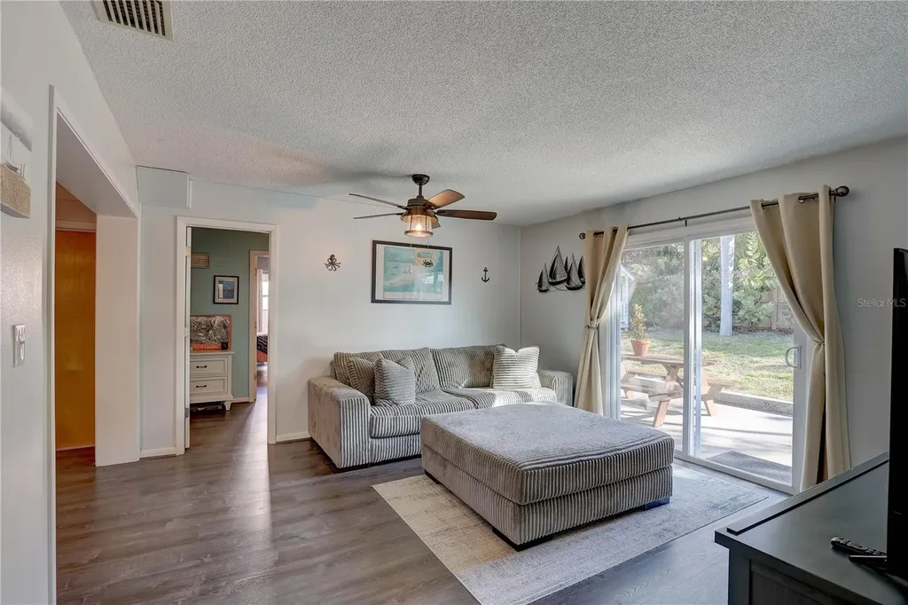 8497 137th Street Seminole FL 33776