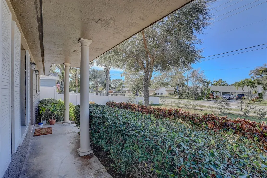 8497 137th Street Seminole FL 33776