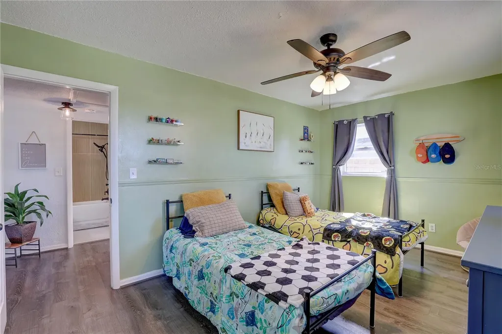 8497 137th Street Seminole FL 33776