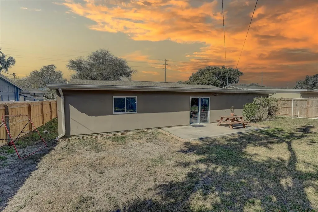 8497 137th Street Seminole FL 33776