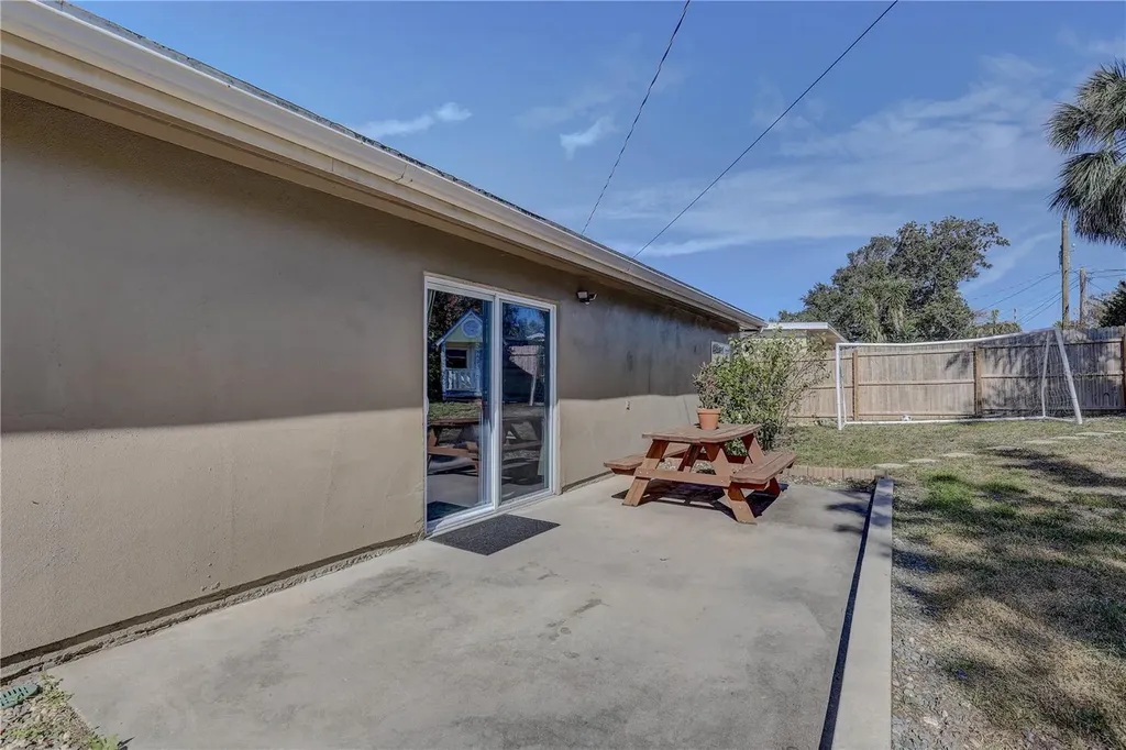 8497 137th Street Seminole FL 33776