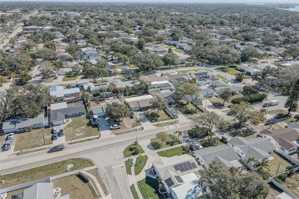 8497 137th Street Seminole FL 33776
