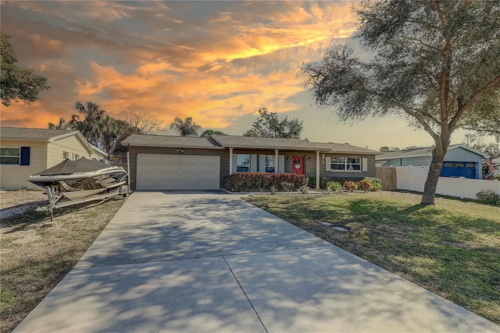 8497 137th Street Seminole FL 33776
