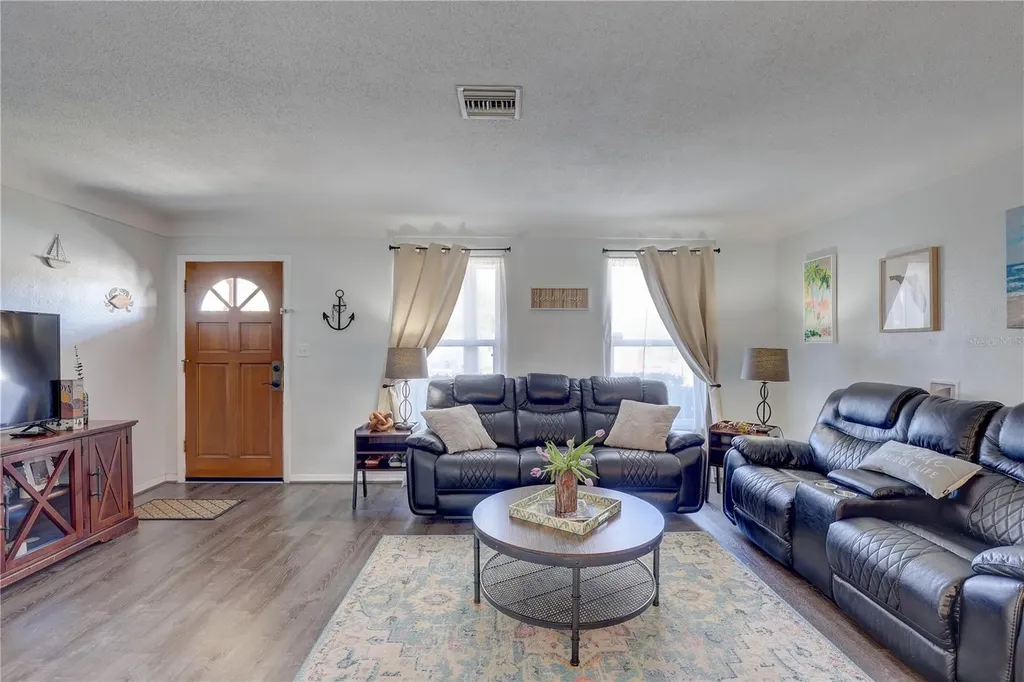 8497 137th Street Seminole FL 33776