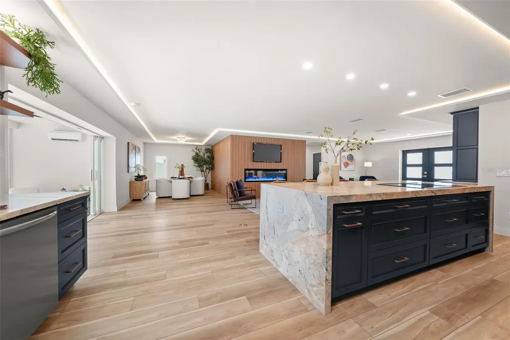 4119 Royal Palm Drive Bradenton FL 34210