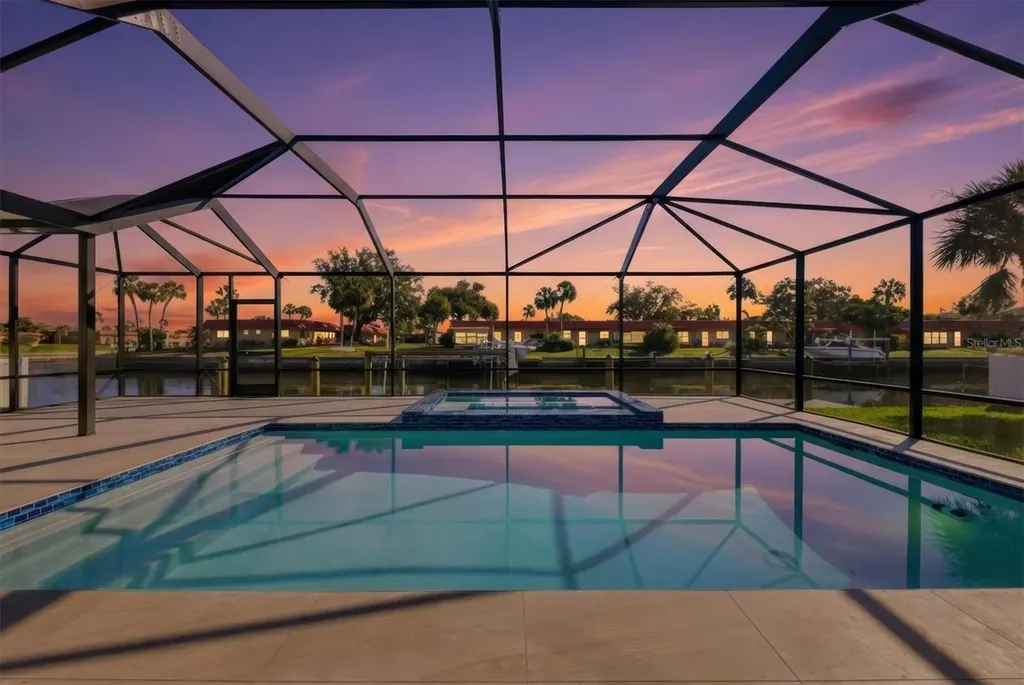 4119 Royal Palm Drive Bradenton FL 34210