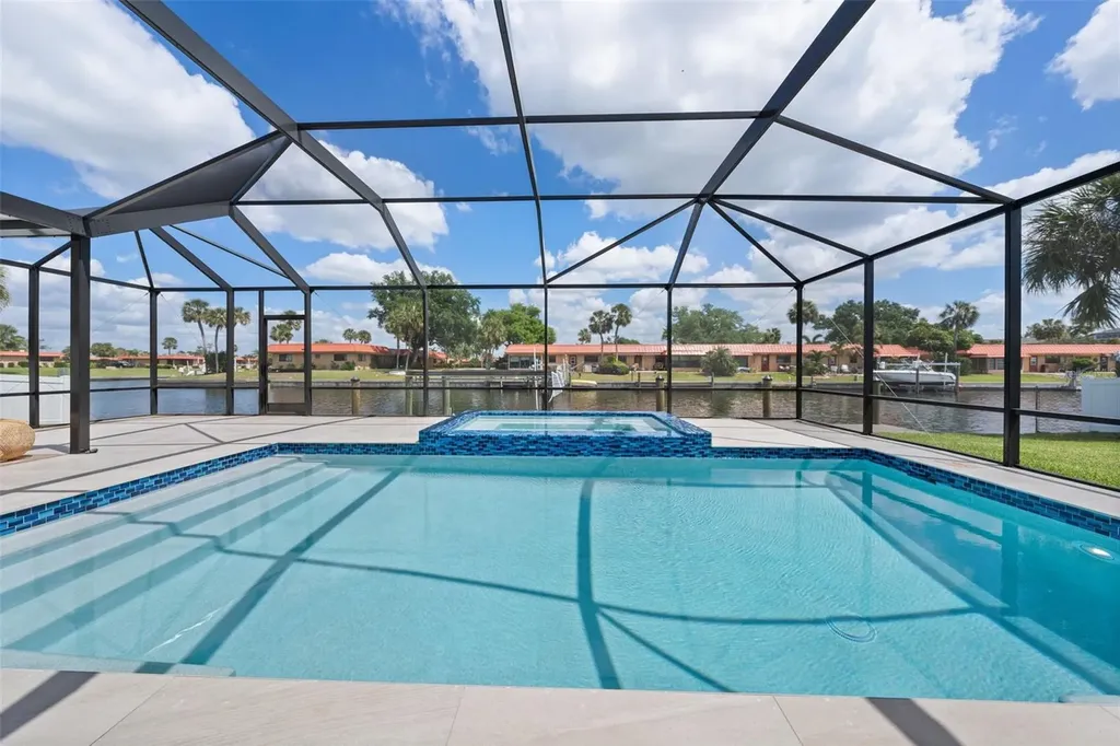 4119 Royal Palm Drive Bradenton FL 34210
