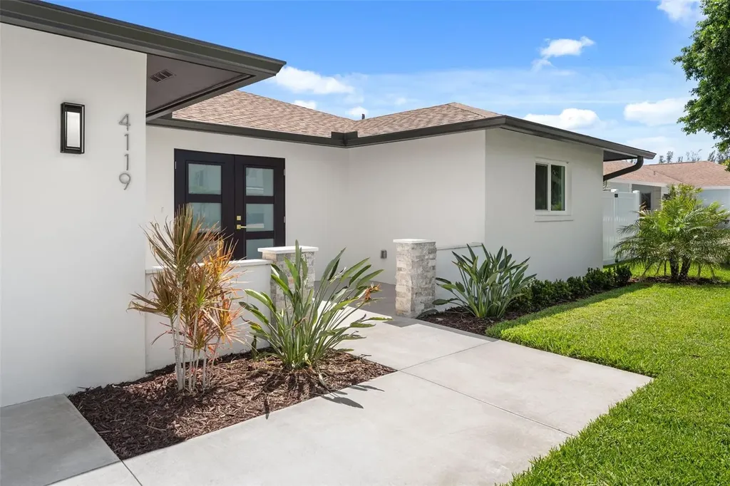 4119 Royal Palm Drive Bradenton FL 34210