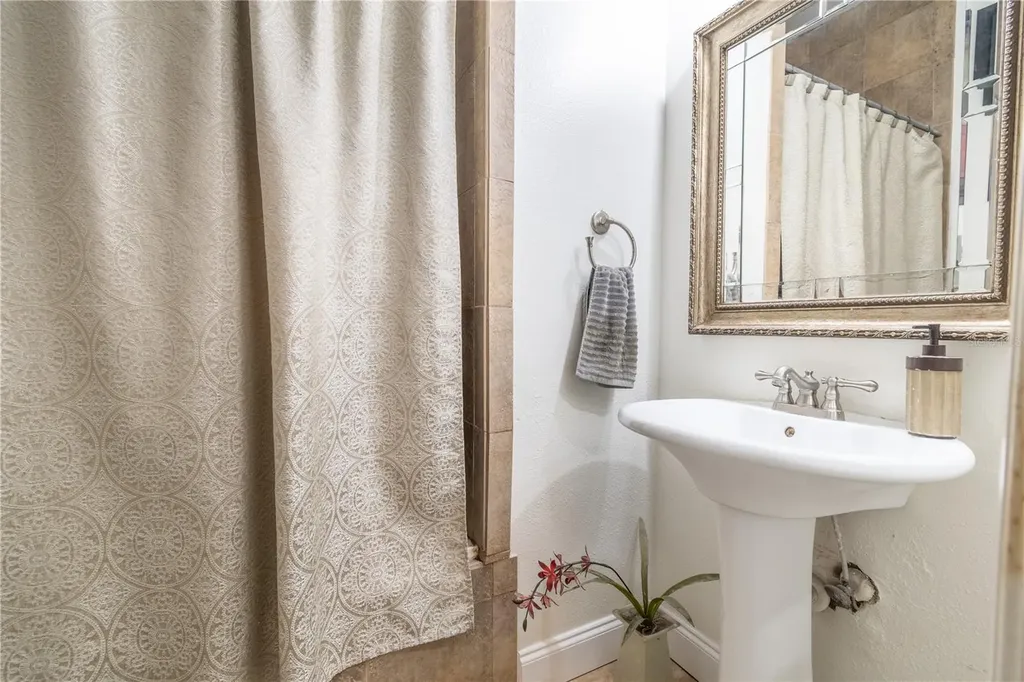 5501 Chatham Woods Court Orlando FL 32808