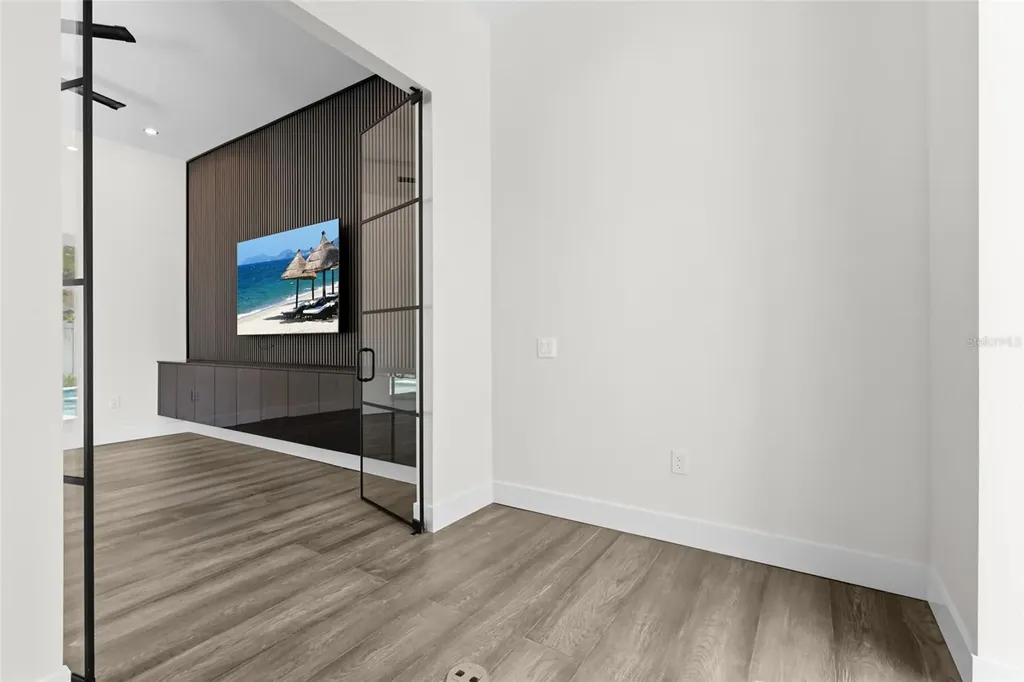 2604 Sydelle Street Sarasota FL 34237