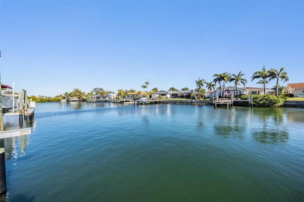 1926 Montana Avenue NE St Petersburg FL 33703
