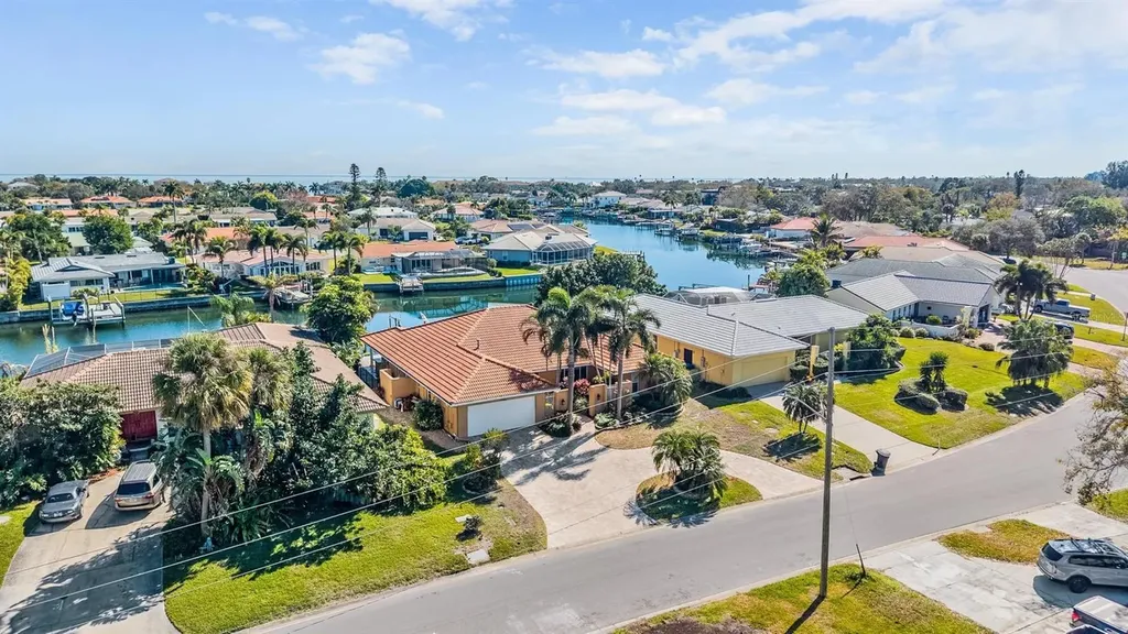 1926 Montana Avenue NE St Petersburg FL 33703