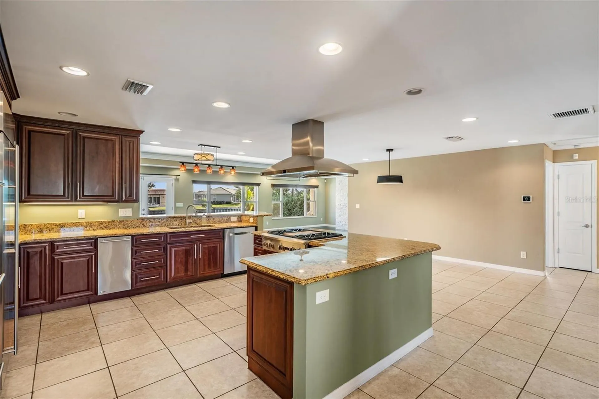 1926 Montana Avenue NE St Petersburg FL 33703