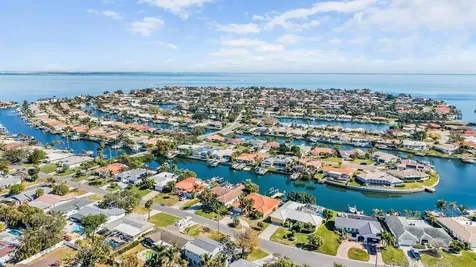 1926 Montana Avenue NE St Petersburg FL 33703