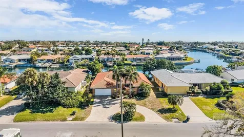 1926 Montana Avenue NE St Petersburg FL 33703