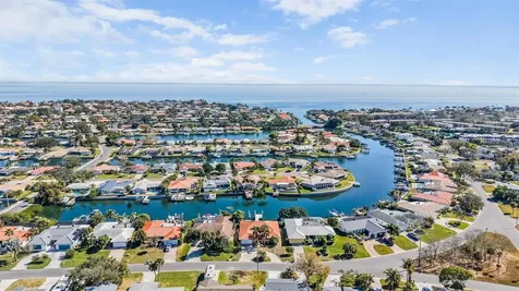 1926 Montana Avenue NE St Petersburg FL 33703