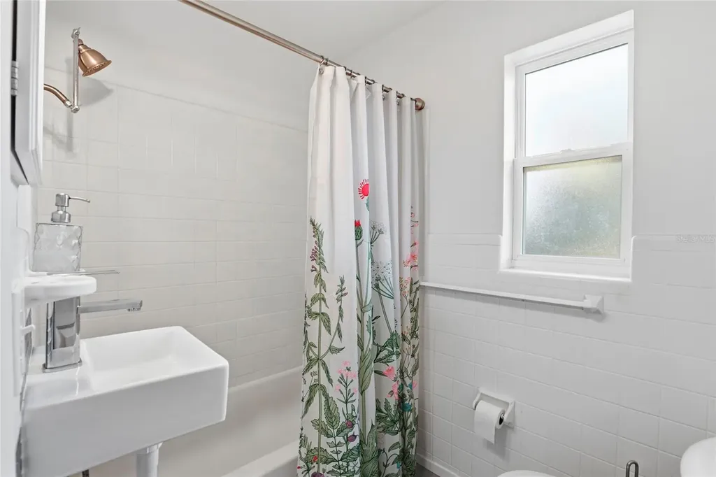 1115 NE 5th Place Gainesville FL 32601