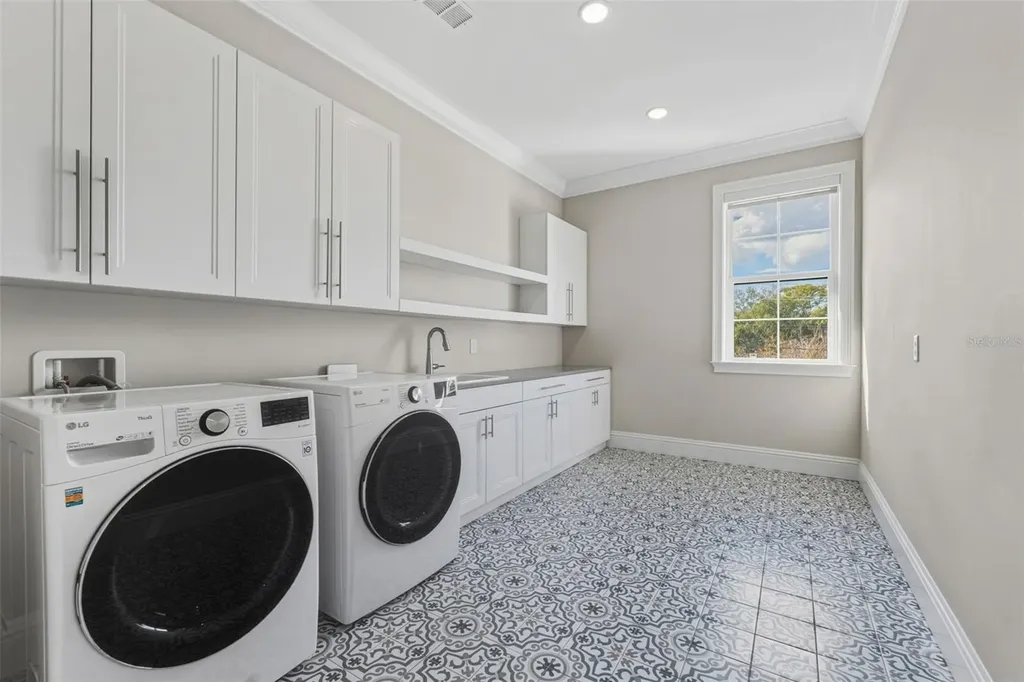 481 W Davis Boulevard Tampa FL 33606