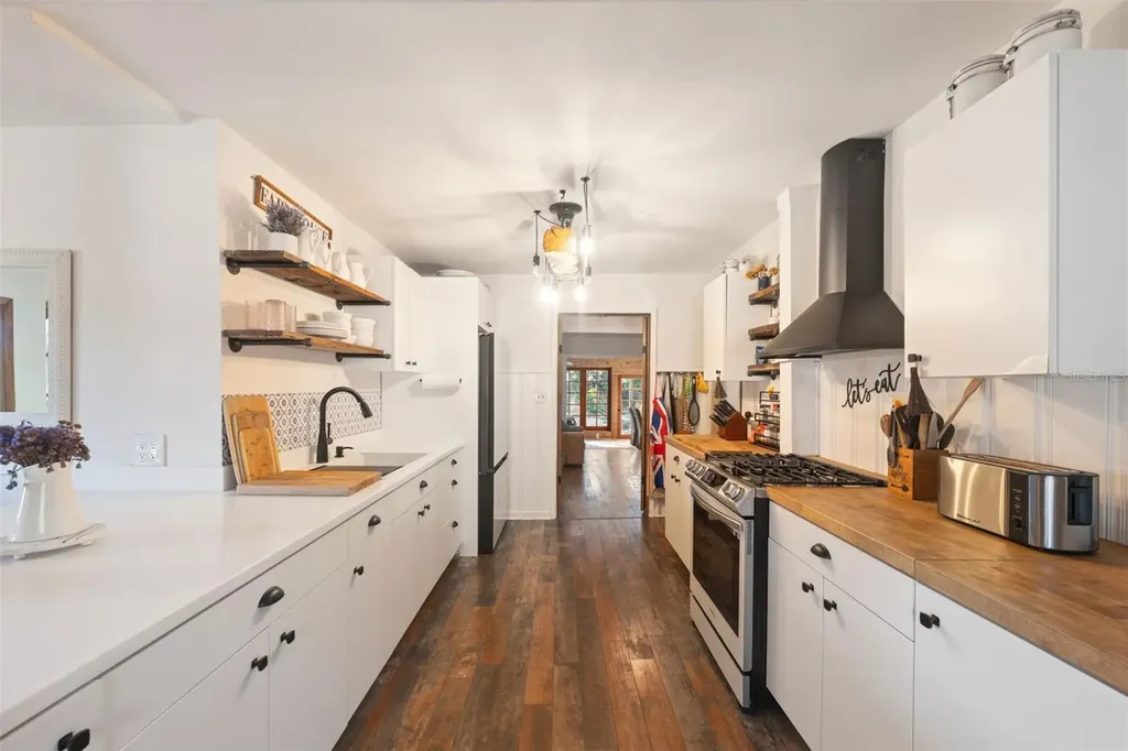1946 Chenango Avenue Clearwater FL 33755