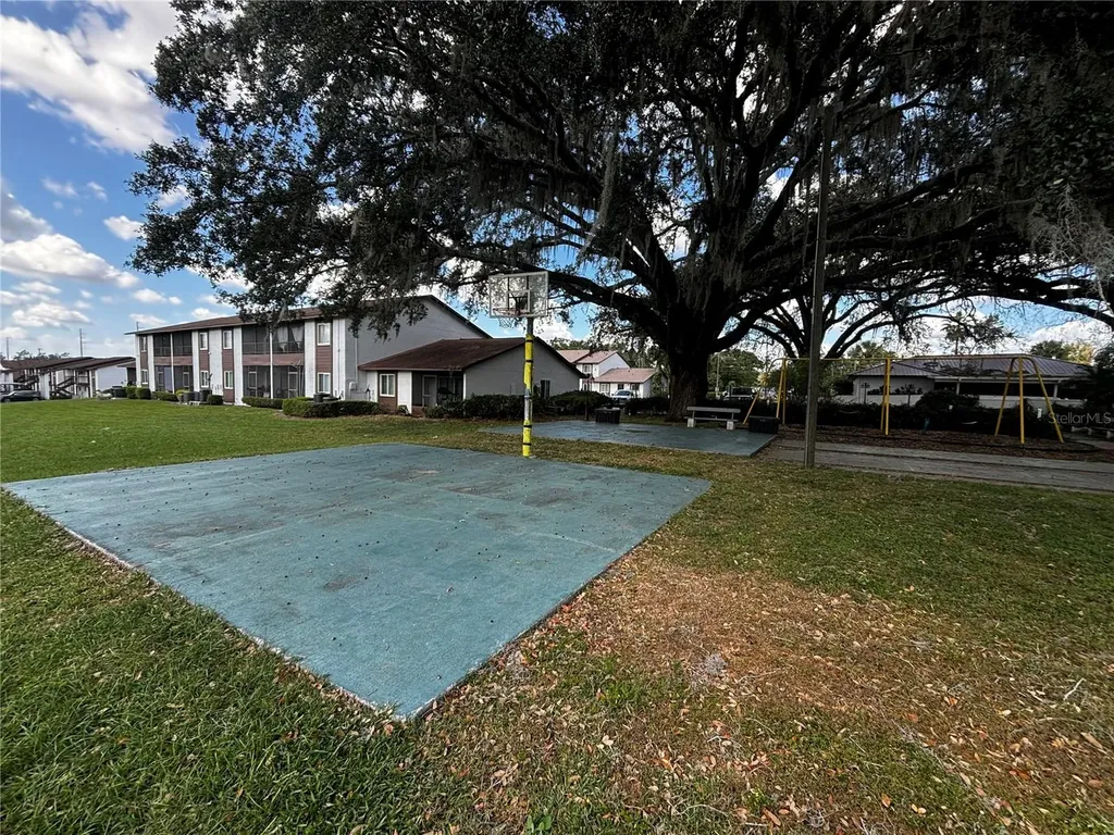 39132 County Road 54 Zephyrhills FL 33542